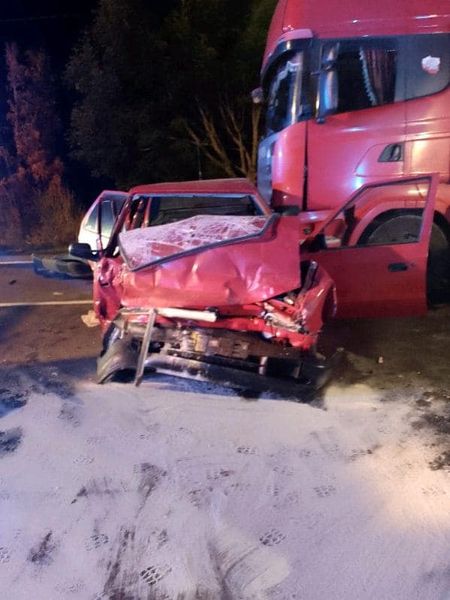 Dopravná nehoda nákladného a osobného motorového vozidla pri obci Horné Semerovce