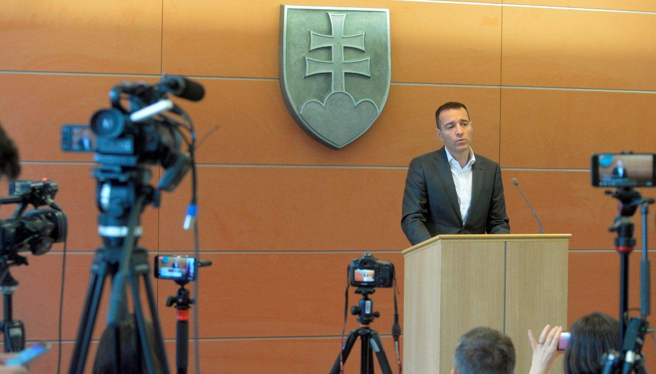Minister Tomáš Drucker na tlačovej konferencii