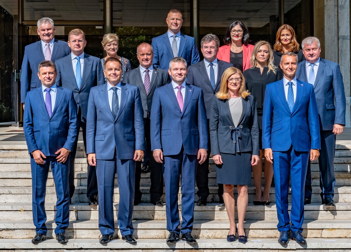 Členovia vlády na spoločnom foto 22. augusta 2018
