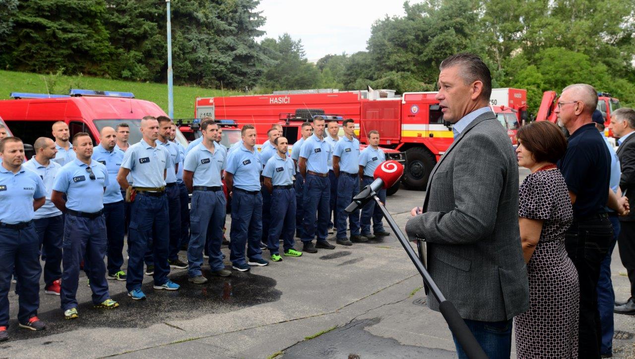 Minister Roman Mikulec pred členmi hasičského modulu