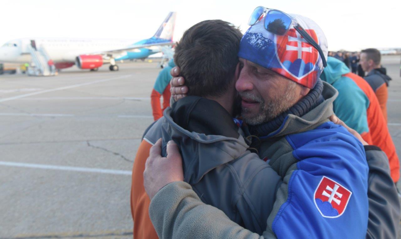 Privítanie záchranárov na Letisku M. R. Štefánika v Bratislave